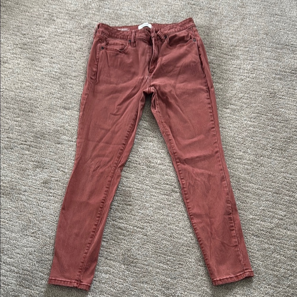 Sonoma Red Skinny Jeans with Vintage-Inspired Style